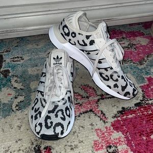 Women’s Adidas Tennis Shoes